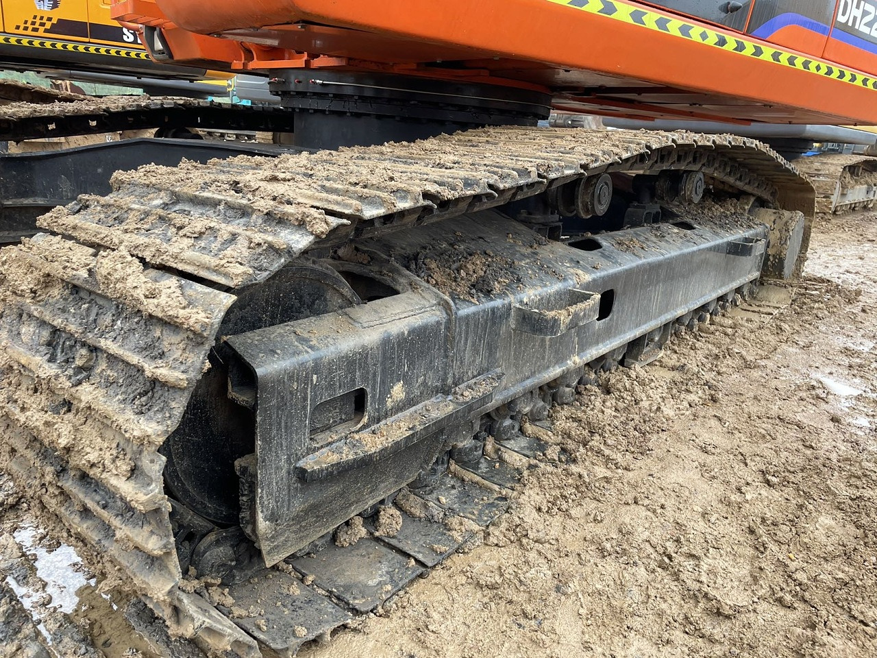 DOOSAN DH220 - Crawler excavator: picture 3 DOOSAN DH220 - Crawler excavator: picture 3