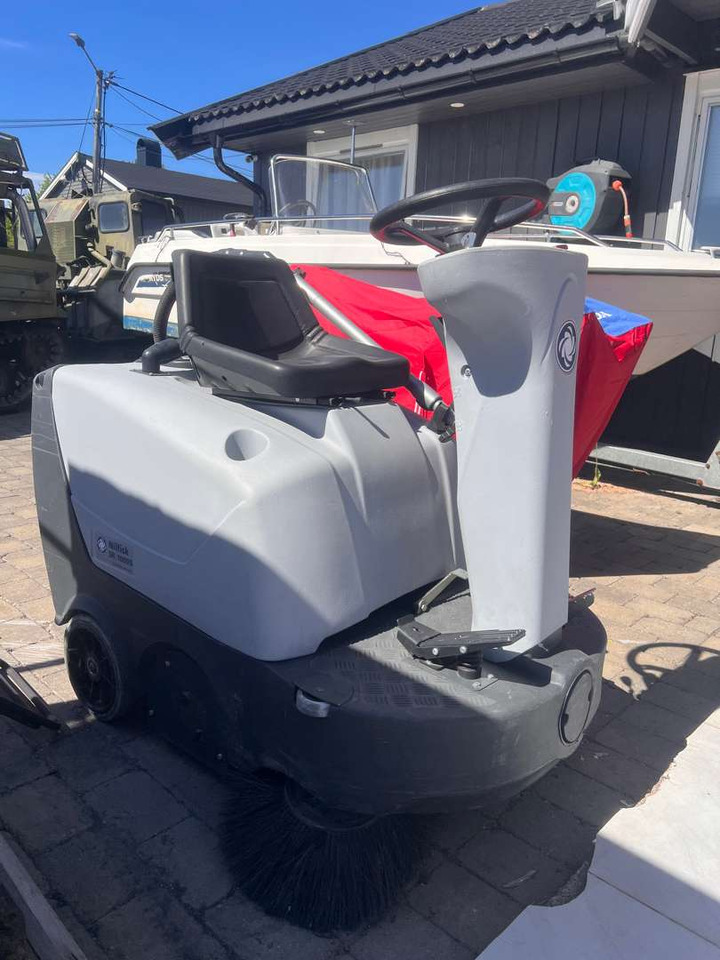 Nilfisk SR 1000 S feie/vaskemaskin RIDEON - Industrial sweeper: picture 1 Nilfisk SR 1000 S feie/vaskemaskin RIDEON - Industrial sweeper: picture 1