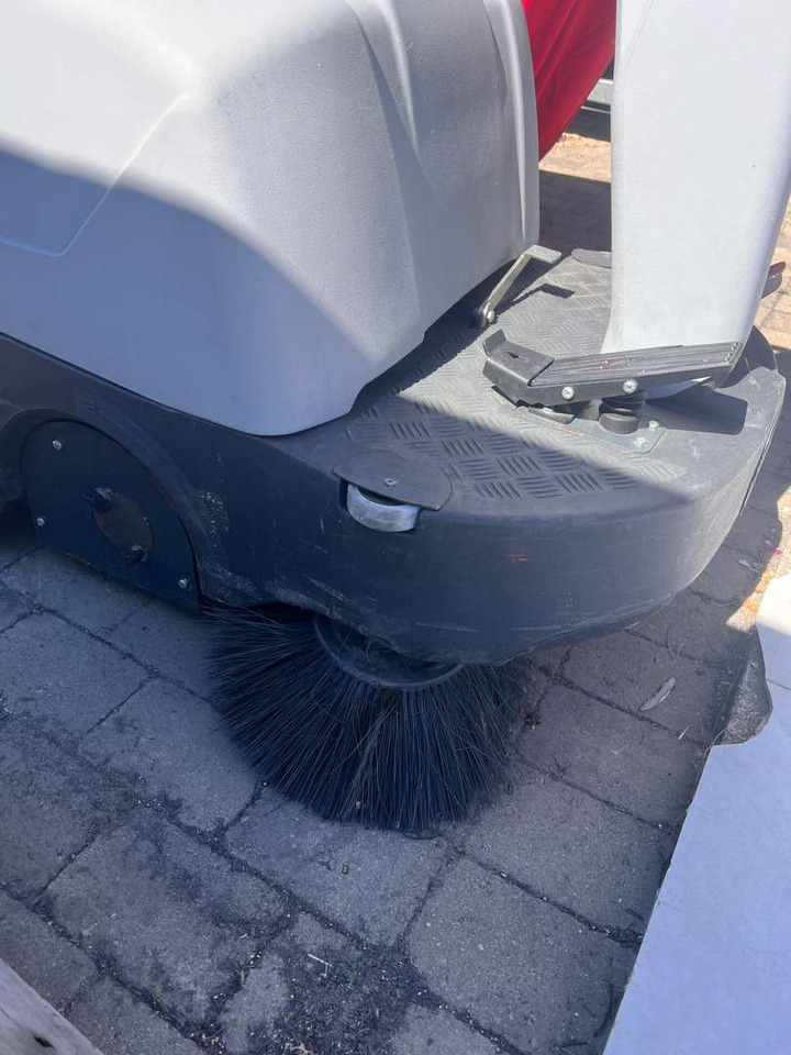 Nilfisk SR 1000 S feie/vaskemaskin RIDEON - Industrial sweeper: picture 2 Nilfisk SR 1000 S feie/vaskemaskin RIDEON - Industrial sweeper: picture 2