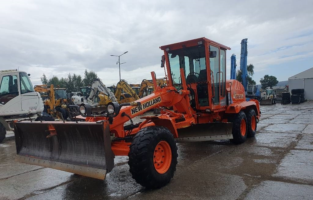 New Holland F 106.6 A - Grader: picture 1 New Holland F 106.6 A - Grader: picture 1