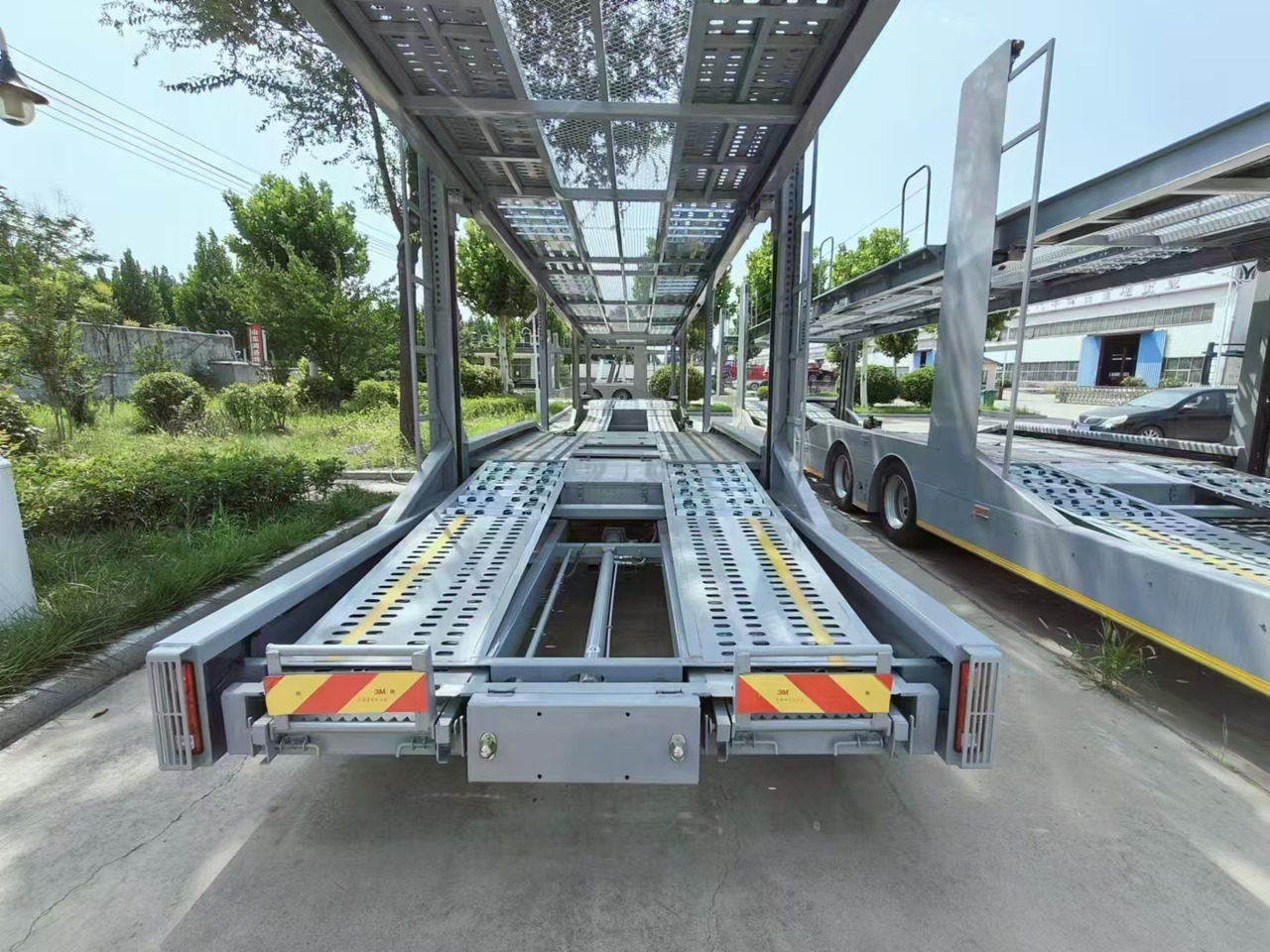 - Dropside/ Flatbed trailer: picture 1 - Dropside/ Flatbed trailer: picture 1