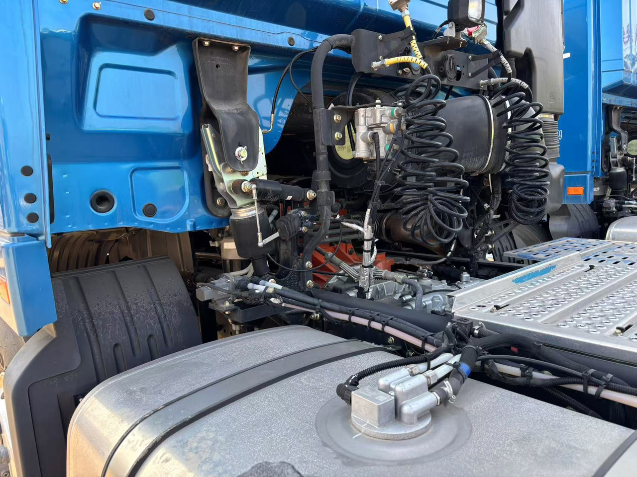 AUMAN - Tractor unit: picture 5 AUMAN - Tractor unit: picture 5