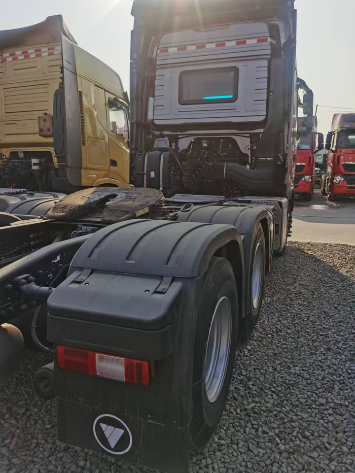 AUMAN - Tractor unit: picture 5 AUMAN - Tractor unit: picture 5