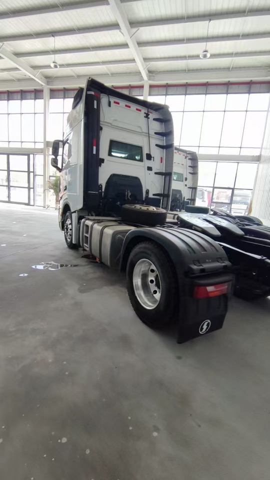 SHACMAN - Tractor unit: picture 4 SHACMAN - Tractor unit: picture 4
