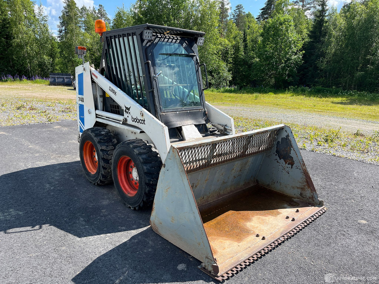 Bobcat 743 isolla kauhalla, Diesel, Virrat - Construction machinery: picture 1 Bobcat 743 isolla kauhalla, Diesel, Virrat - Construction machinery: picture 1