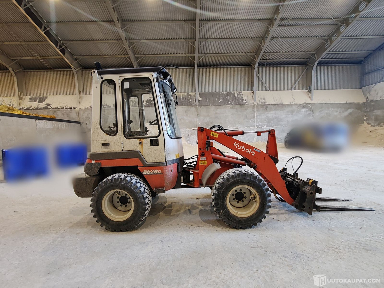 Kubota R520 kauhalla, piikeillä & harjakoneella, 2008, Nokia - Wheel loader: picture 2 Kubota R520 kauhalla, piikeillä & harjakoneella, 2008, Nokia - Wheel loader: picture 2