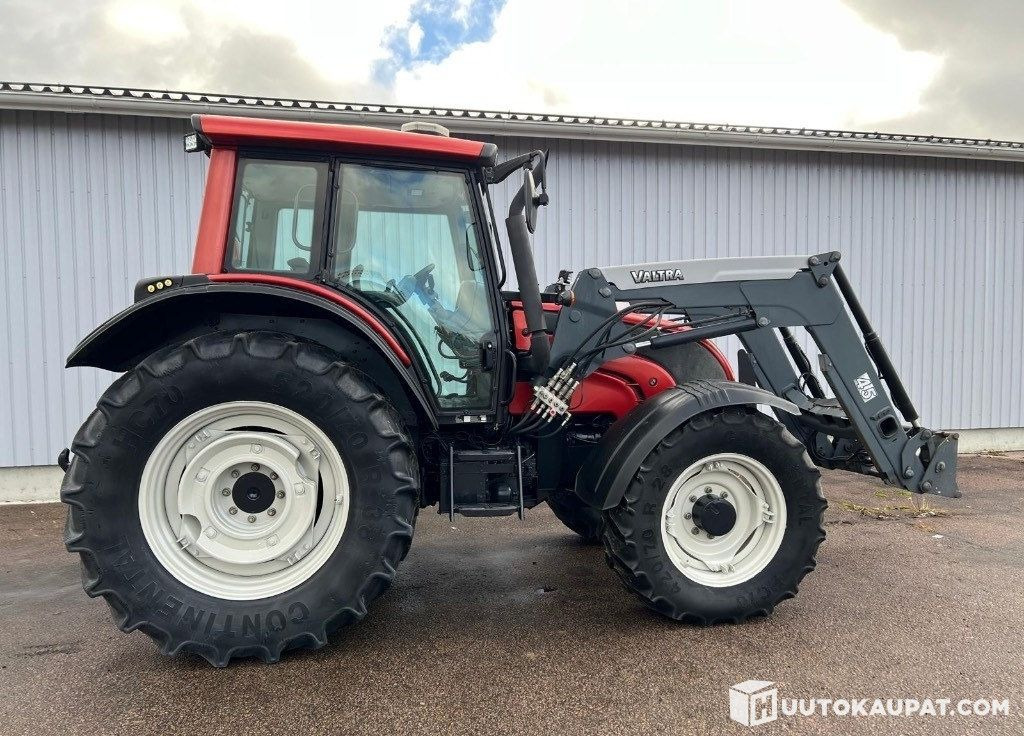 Valtra N121 Advance with front loader, 2007, 9,900 h, Ylivieska - Farm tractor: picture 3 Valtra N121 Advance with front loader, 2007, 9,900 h, Ylivieska - Farm tractor: picture 3