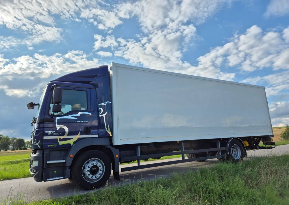 MAN TGM 18.250 Carrier 1950 D/E z Holandii / TOP STAN / 7.5m / 18 palet / winda + drzwi boczne / OKAZJA - Refrigerator truck: picture 2 MAN TGM 18.250 Carrier 1950 D/E z Holandii / TOP STAN / 7.5m / 18 palet / winda + drzwi boczne / OKAZJA - Refrigerator truck: picture 2