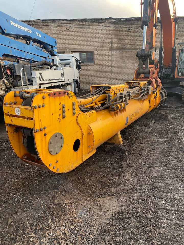 Fractum 200 - Hydraulic hammer for Construction machinery: picture 4 Fractum 200 - Hydraulic hammer for Construction machinery: picture 4