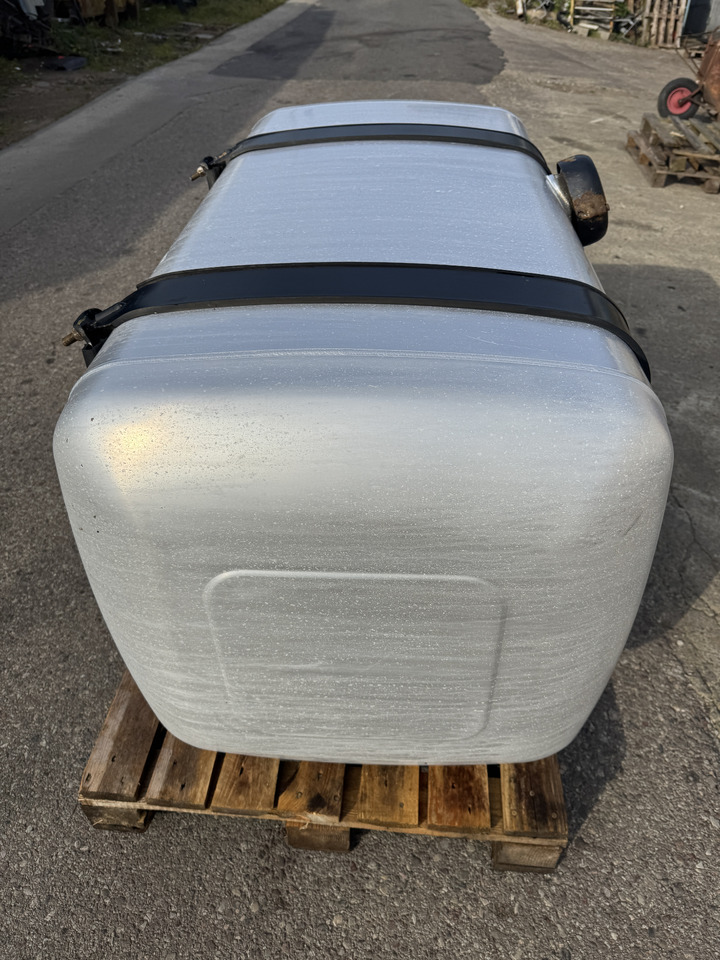 Ford F-Max - Fuel tank: picture 5 Ford F-Max - Fuel tank: picture 5