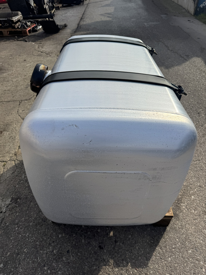 Ford F-Max - Fuel tank: picture 3 Ford F-Max - Fuel tank: picture 3