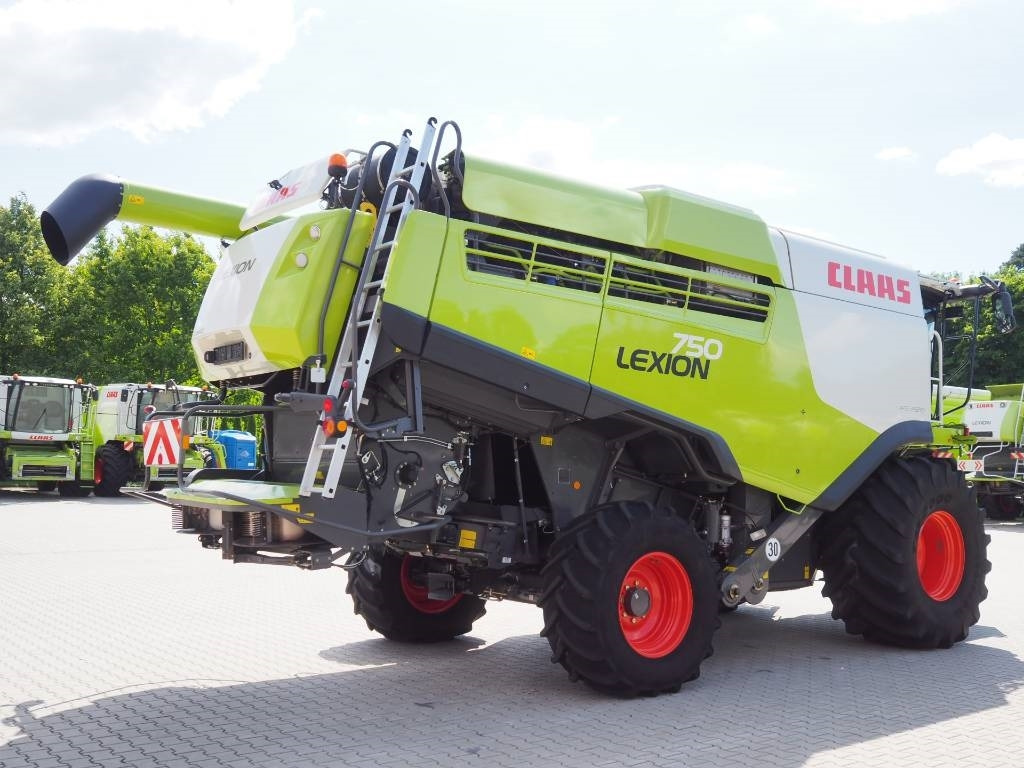 Claas Lexion 750 GPS + V930 - Combine harvester: picture 3 Claas Lexion 750 GPS + V930 - Combine harvester: picture 3