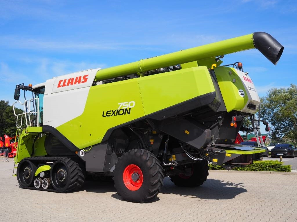Claas Lexion 750TT + V900 - Combine harvester: picture 2 Claas Lexion 750TT + V900 - Combine harvester: picture 2