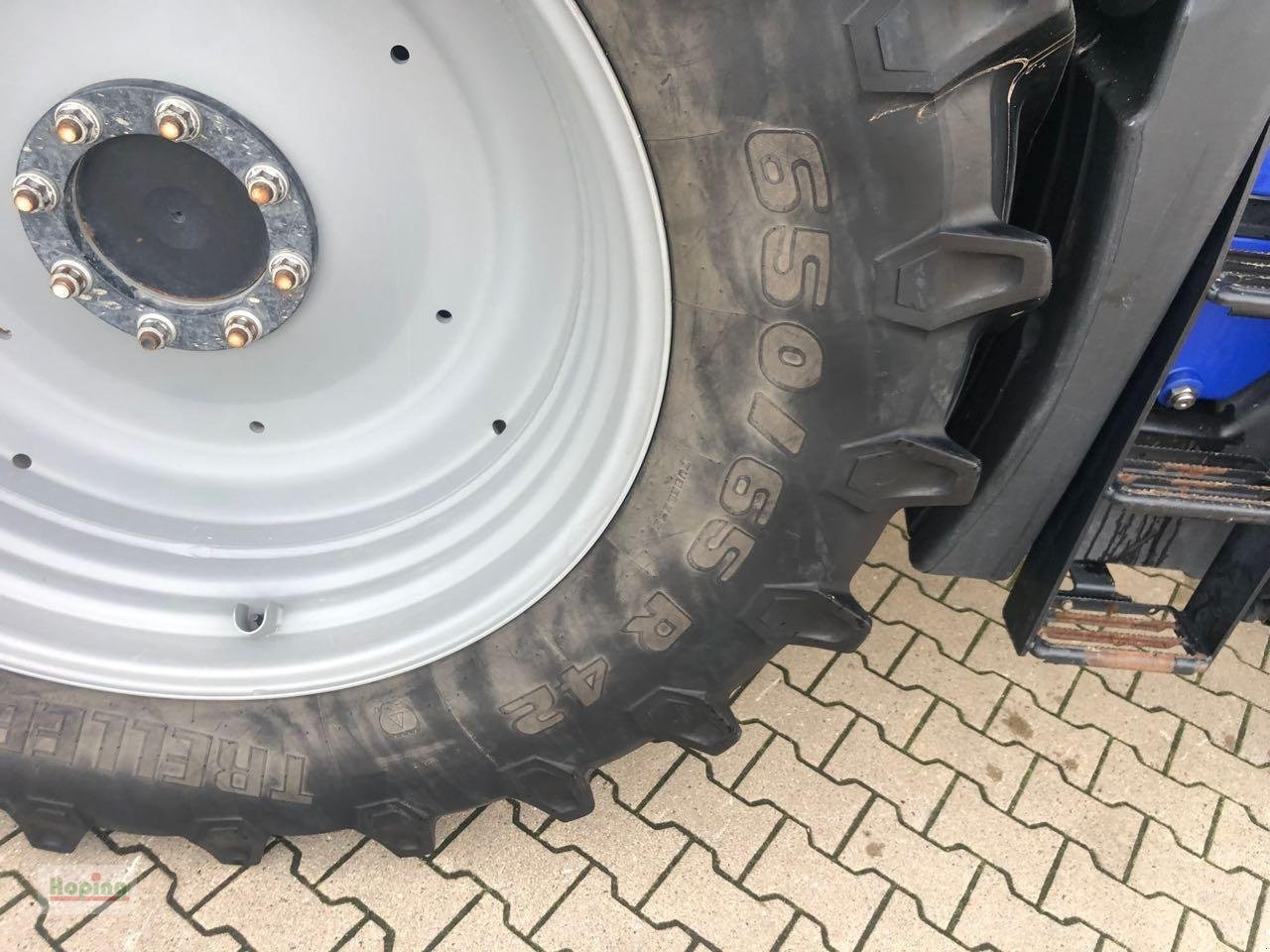 Farm tractor Deutz-Fahr 6215 Agrotron TTV: picture 19 Farm tractor Deutz-Fahr 6215 Agrotron TTV: picture 19