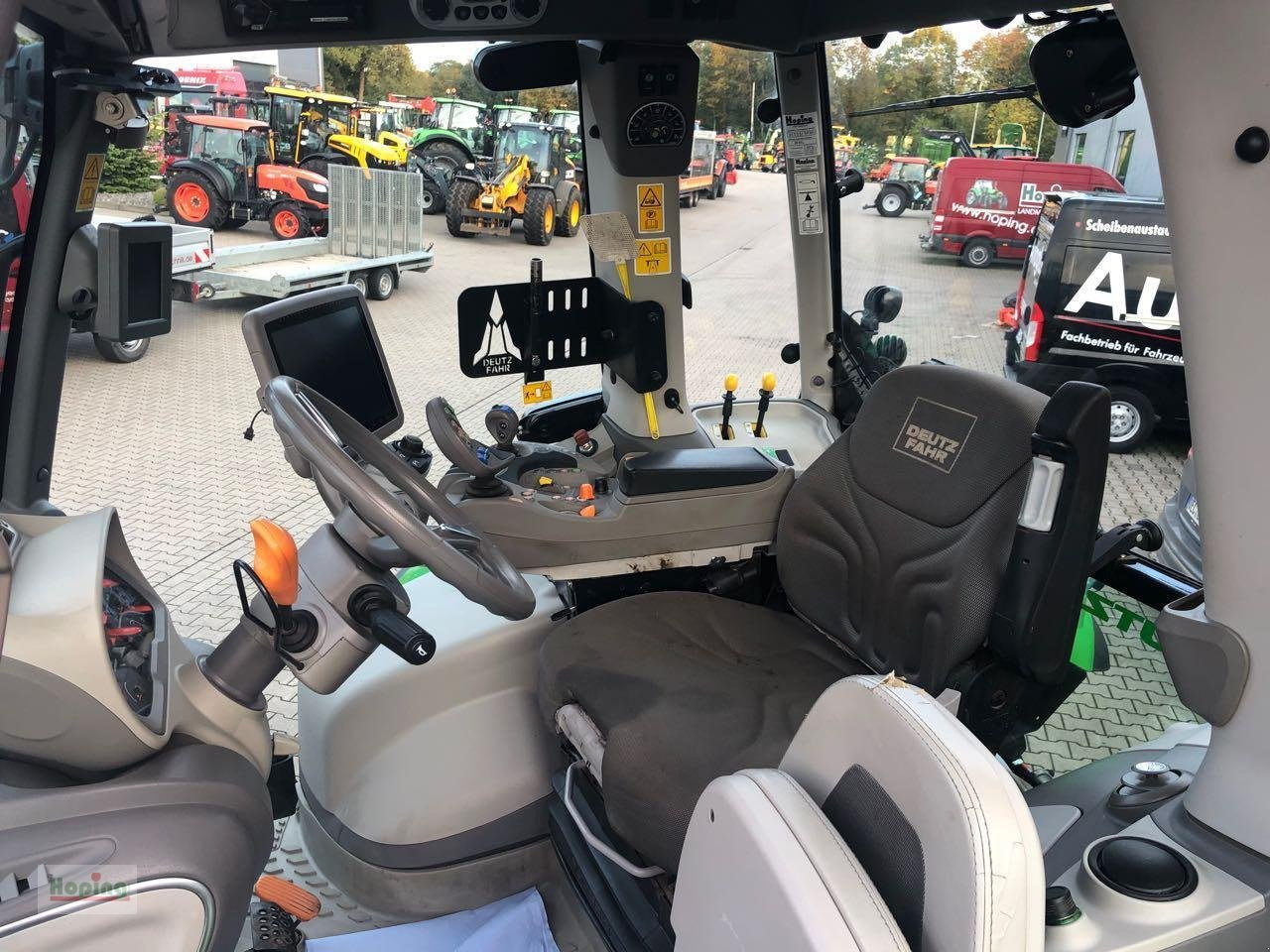 Farm tractor Deutz-Fahr 6215 Agrotron TTV: picture 11 Farm tractor Deutz-Fahr 6215 Agrotron TTV: picture 11