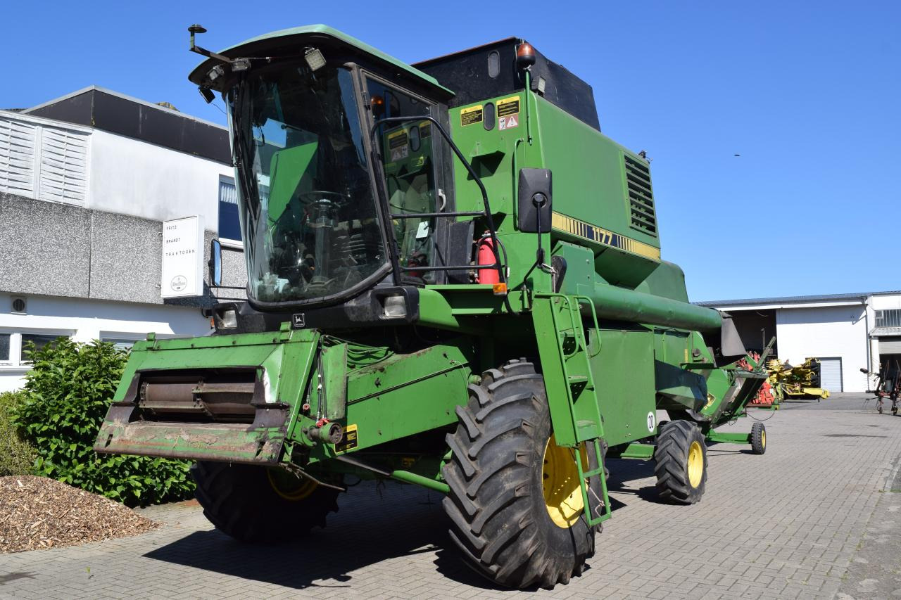 John Deere 1177 - Combine harvester: picture 2 John Deere 1177 - Combine harvester: picture 2