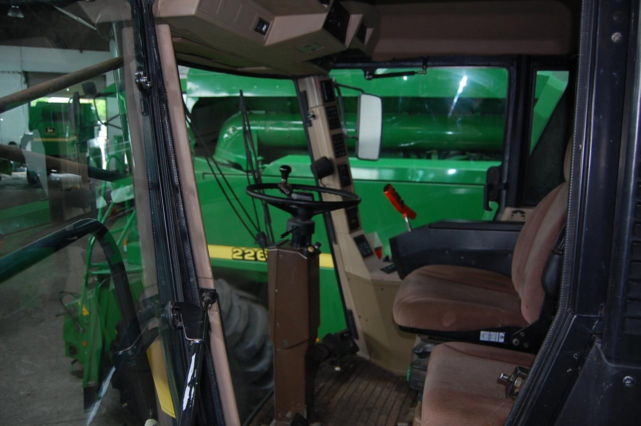 John Deere 2066 - Combine harvester: picture 5 John Deere 2066 - Combine harvester: picture 5