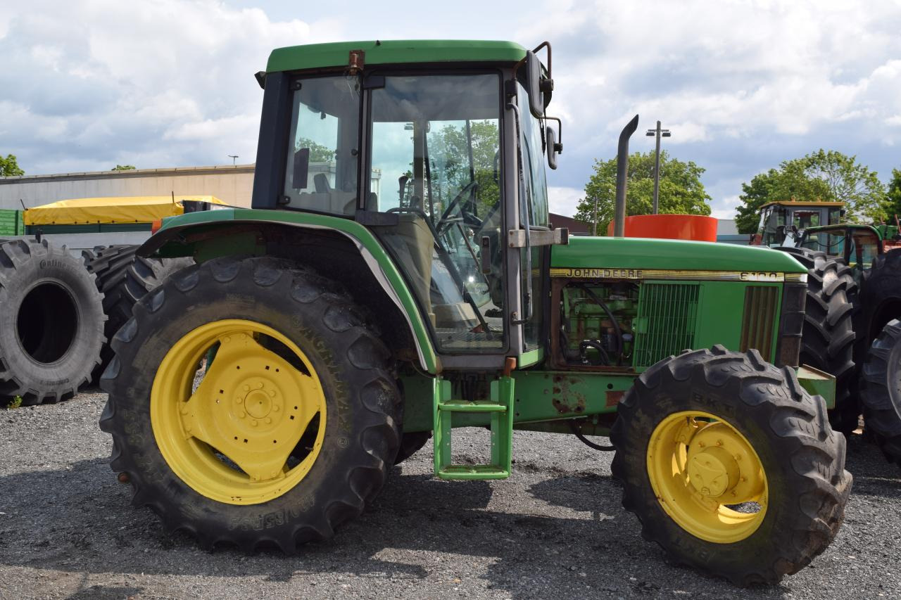 John Deere 6100 - Farm tractor: picture 1 John Deere 6100 - Farm tractor: picture 1