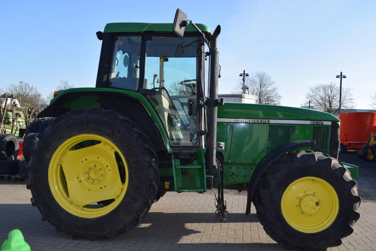 John Deere 6510 - Farm tractor: picture 2 John Deere 6510 - Farm tractor: picture 2