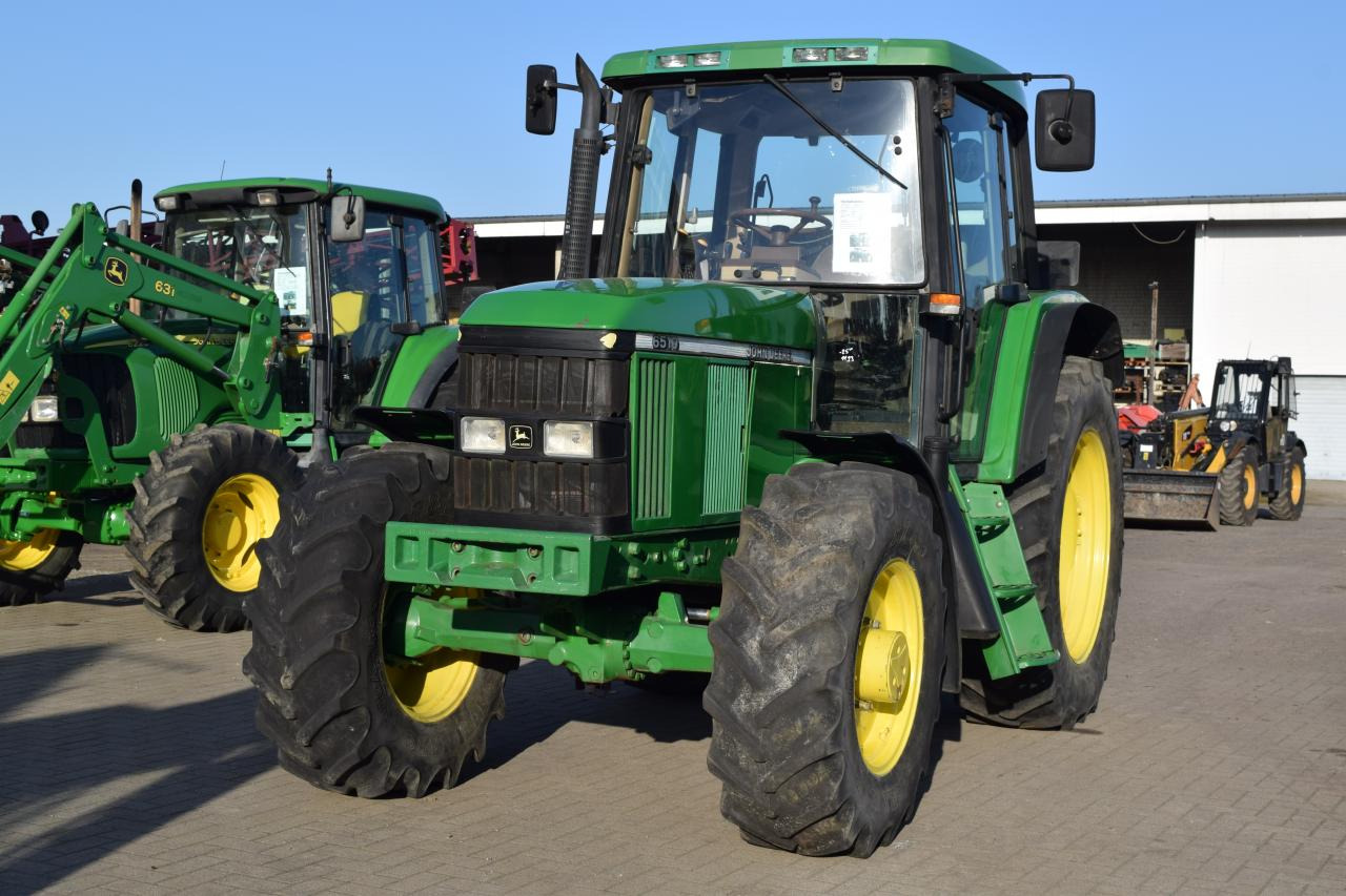 John Deere 6510 - Farm tractor: picture 3 John Deere 6510 - Farm tractor: picture 3
