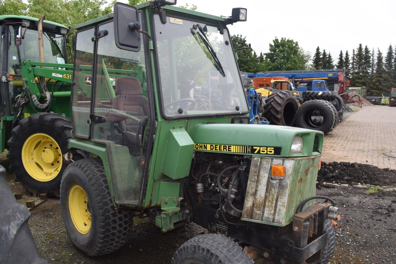 John Deere 755 - Farm tractor: picture 4 John Deere 755 - Farm tractor: picture 4