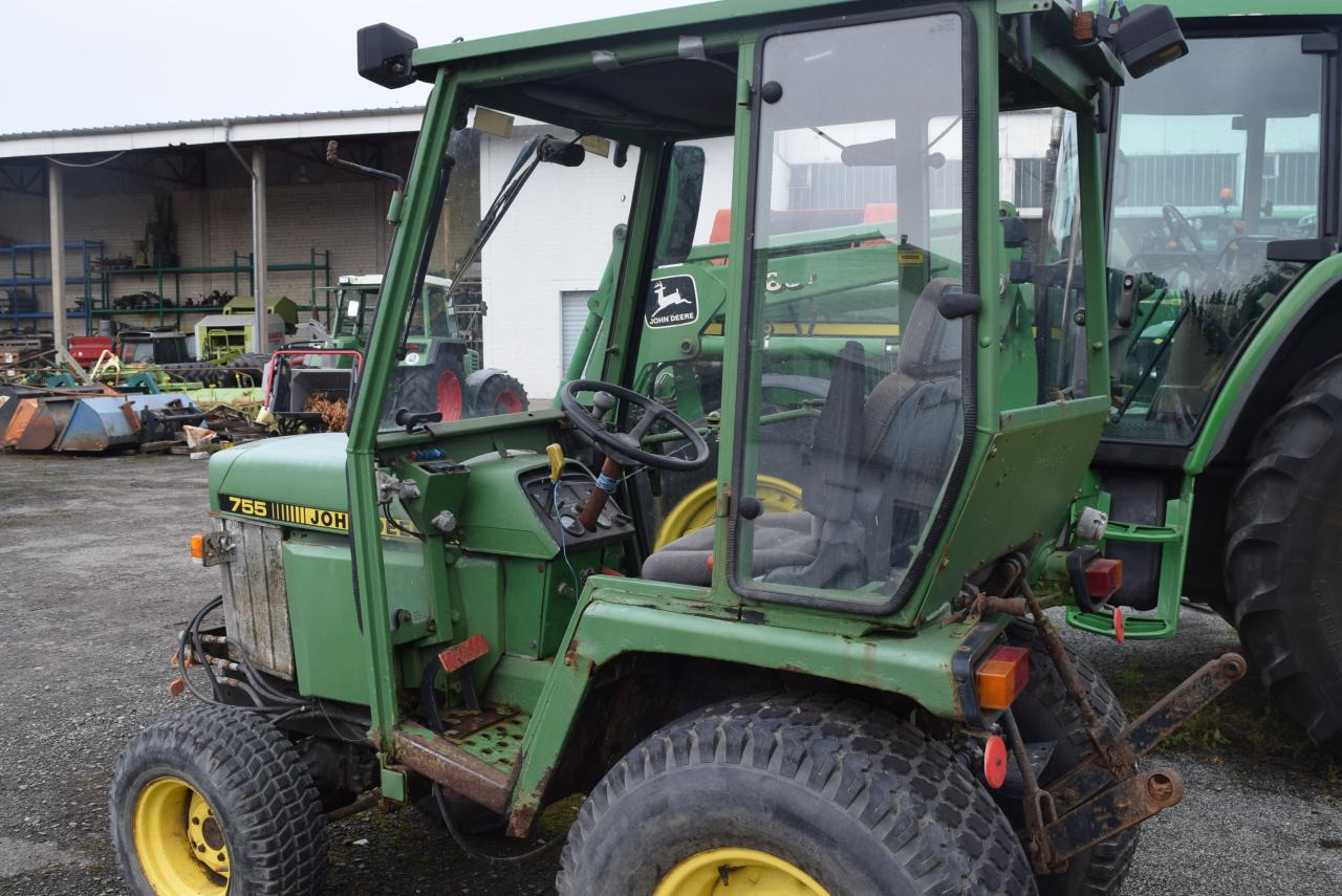 John Deere 755 - Farm tractor: picture 3 John Deere 755 - Farm tractor: picture 3