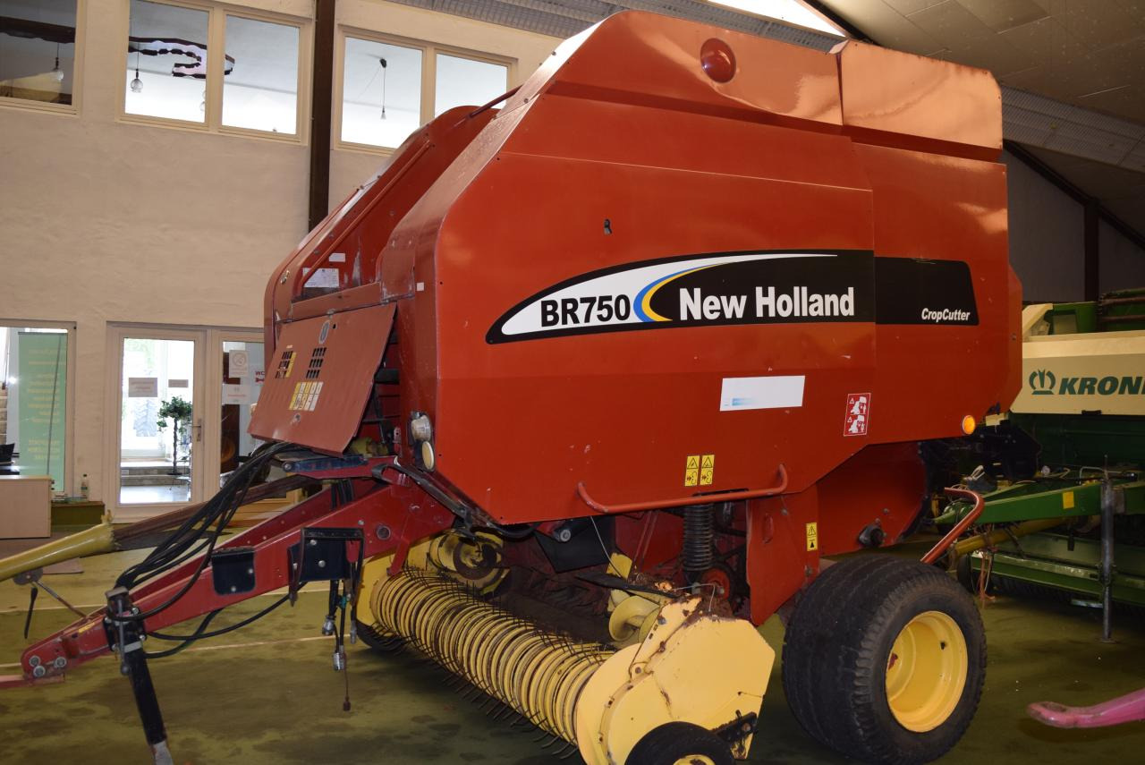 New Holland BR 750 CropCutter - Round baler: picture 2 New Holland BR 750 CropCutter - Round baler: picture 2