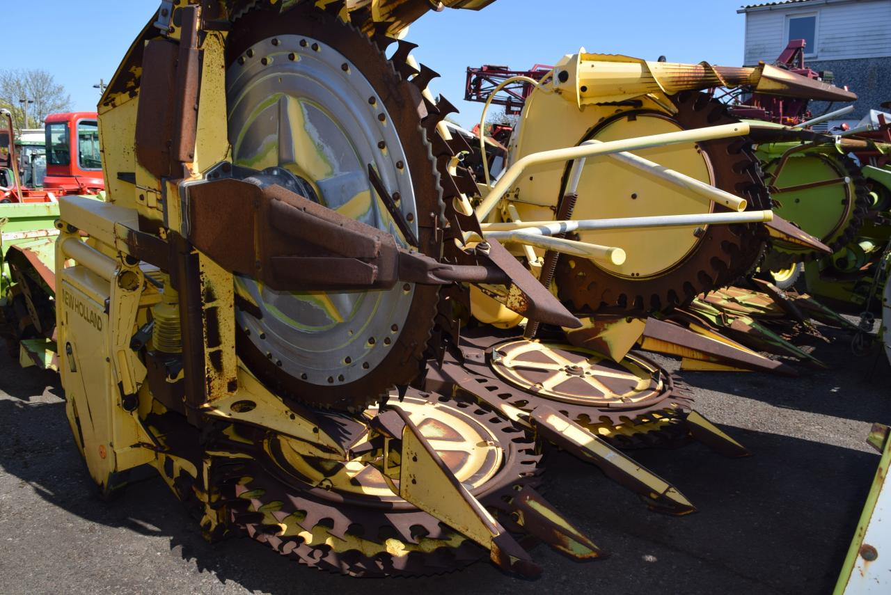 New Holland RI 600 *Maisgebiss* - Maize harvester: picture 1 New Holland RI 600 *Maisgebiss* - Maize harvester: picture 1