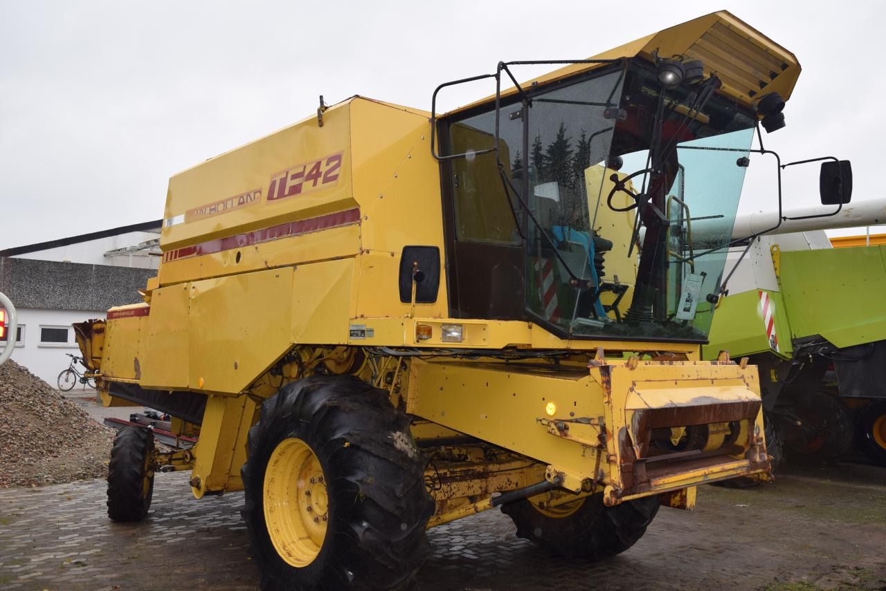 New Holland TF 42 - Combine harvester: picture 3 New Holland TF 42 - Combine harvester: picture 3