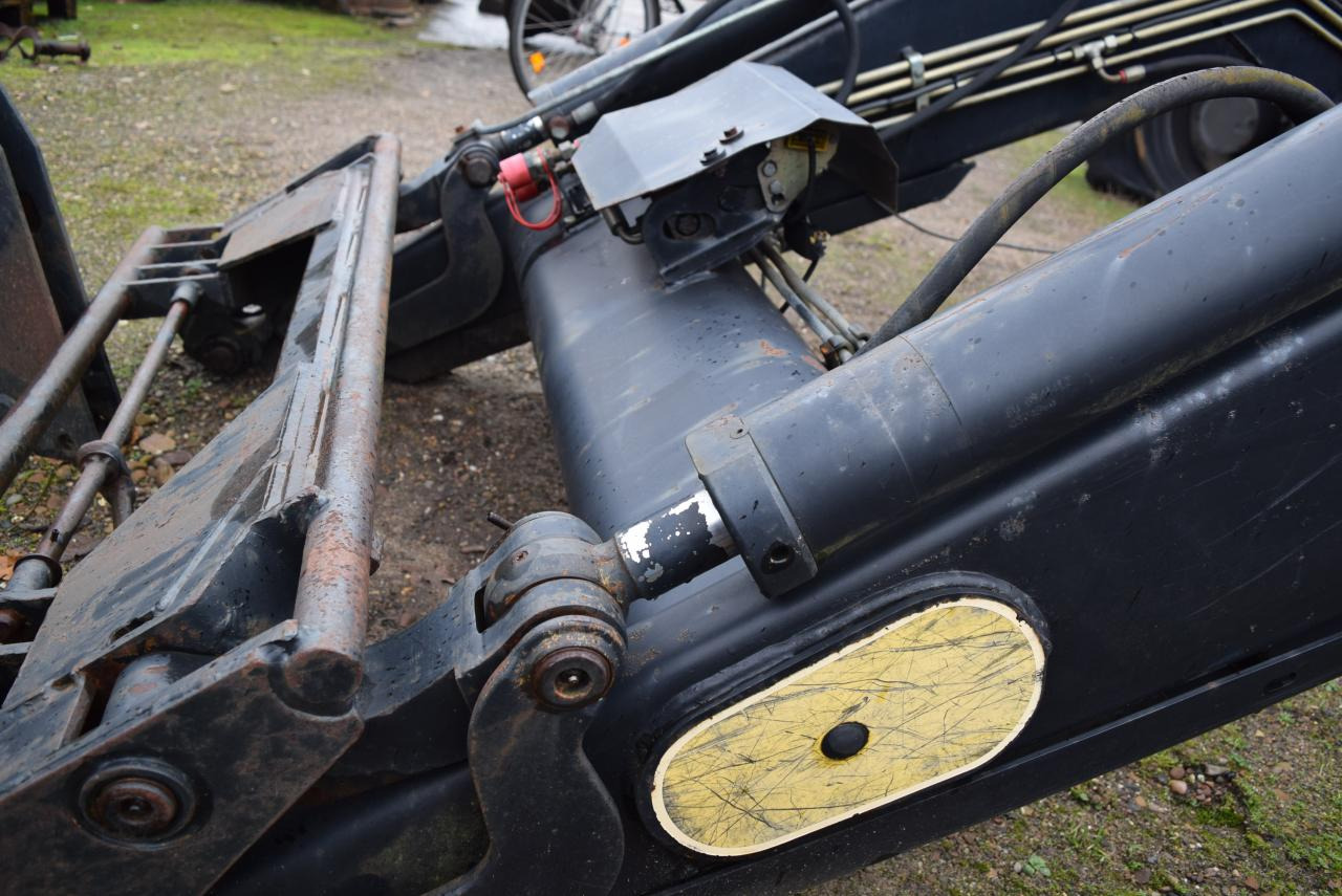 Stoll Robust F71 - Front loader for tractor: picture 4 Stoll Robust F71 - Front loader for tractor: picture 4