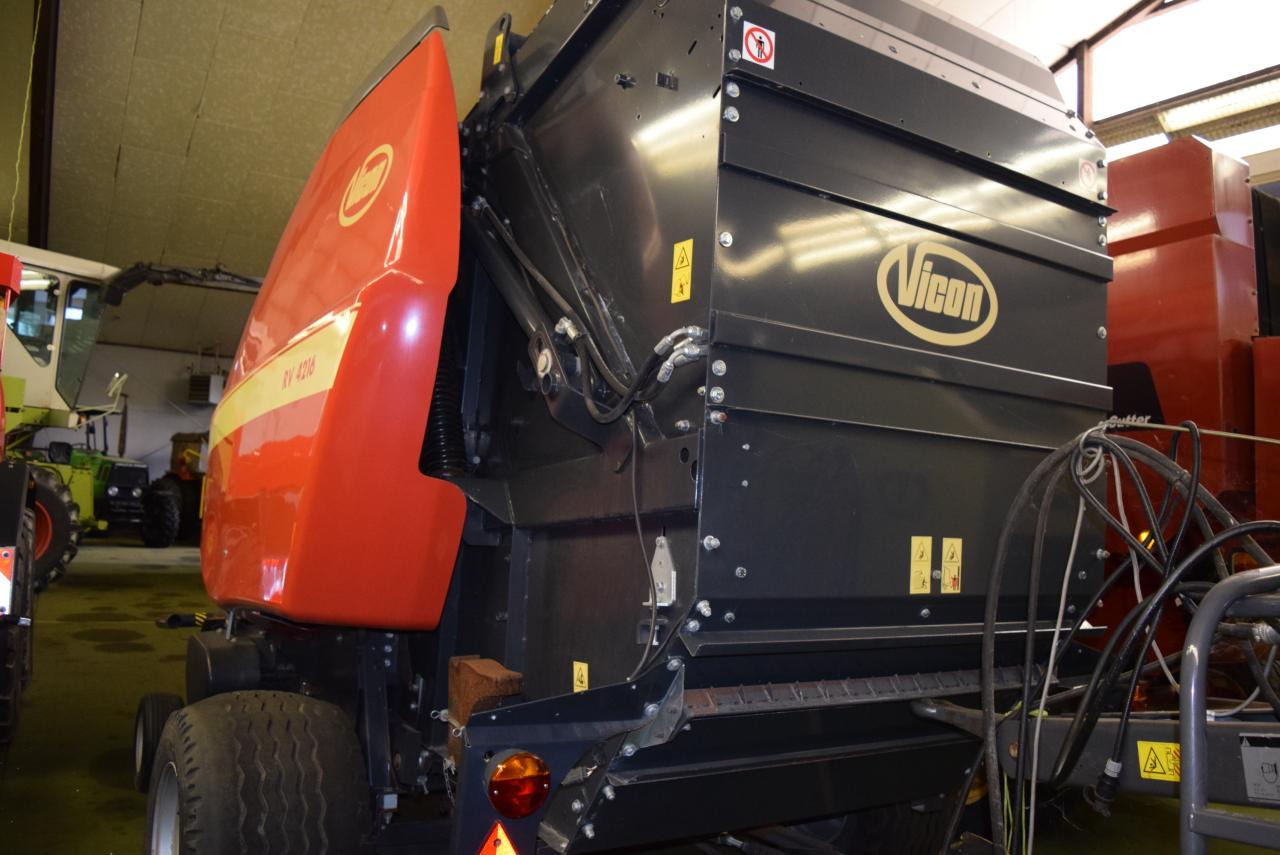 Vicon RV 4220 SC 14 - Round baler: picture 2 Vicon RV 4220 SC 14 - Round baler: picture 2