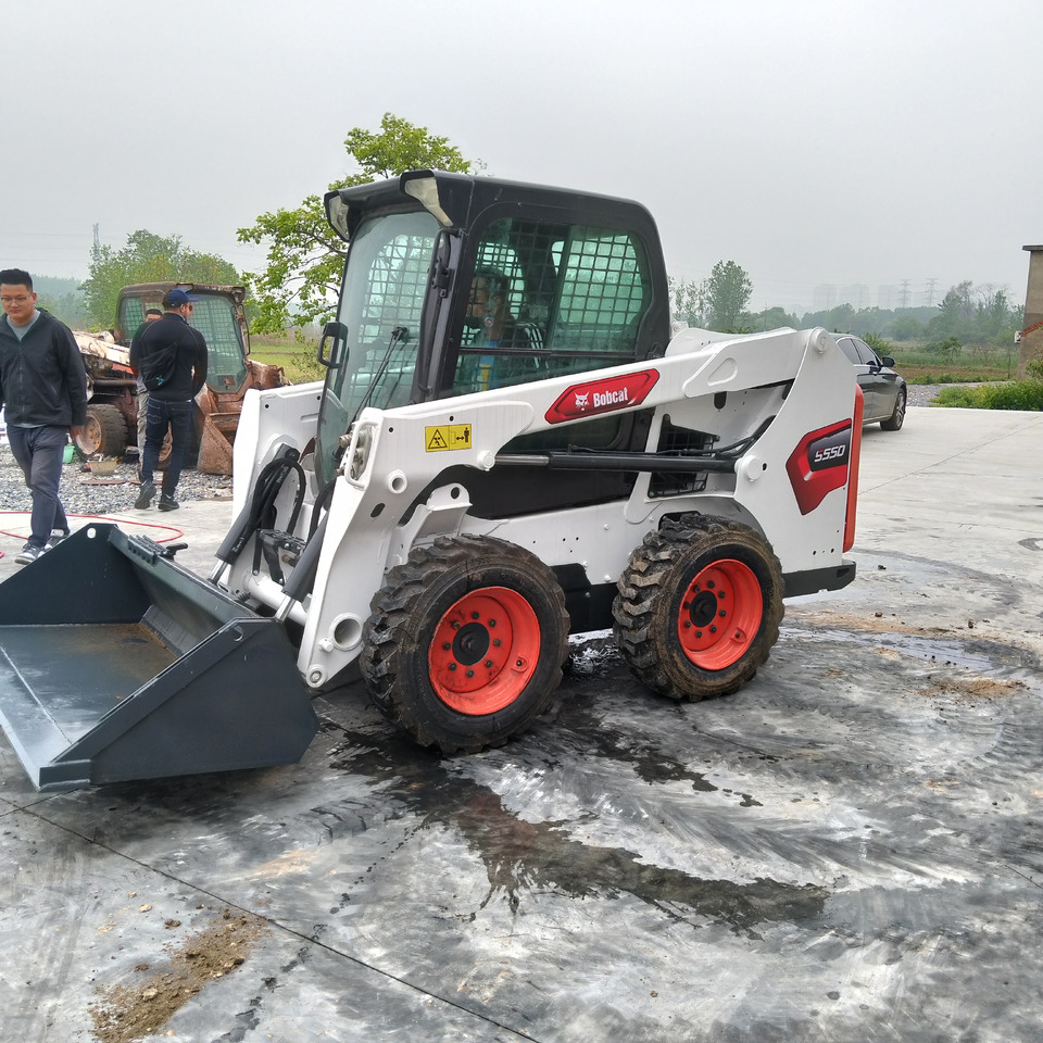BOBCAT S550 - Skid steer loader: picture 2 BOBCAT S550 - Skid steer loader: picture 2