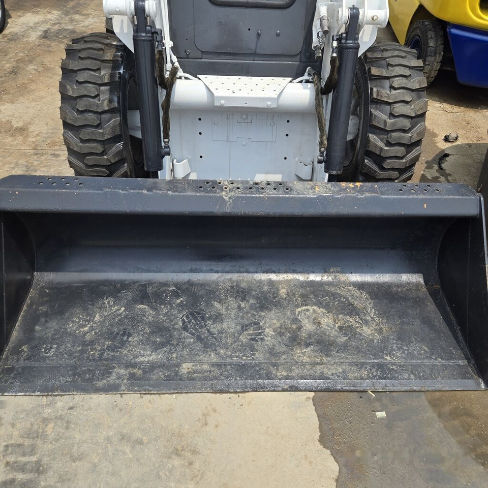Skid steer loader Bobcat S160: picture 6