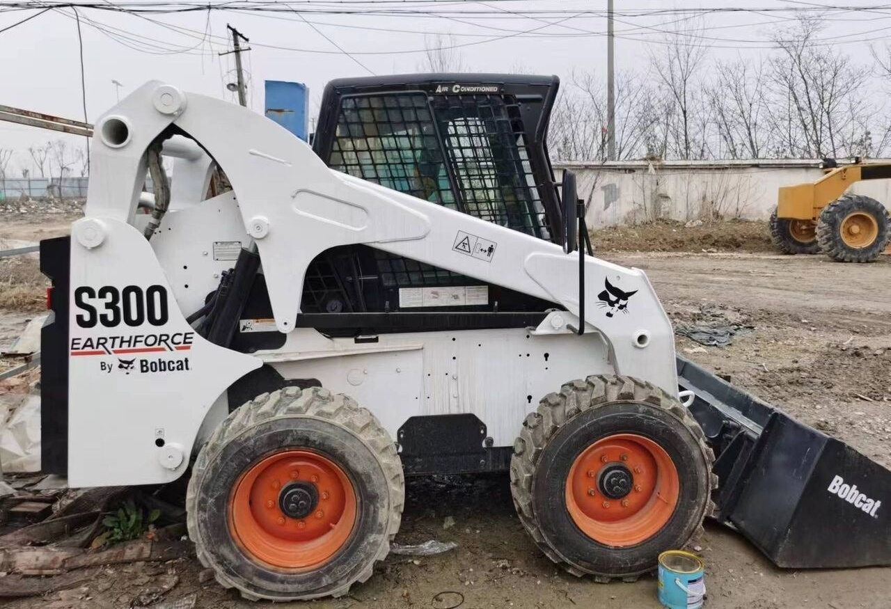 Bobcat S300 - Skid steer loader: picture 4 Bobcat S300 - Skid steer loader: picture 4