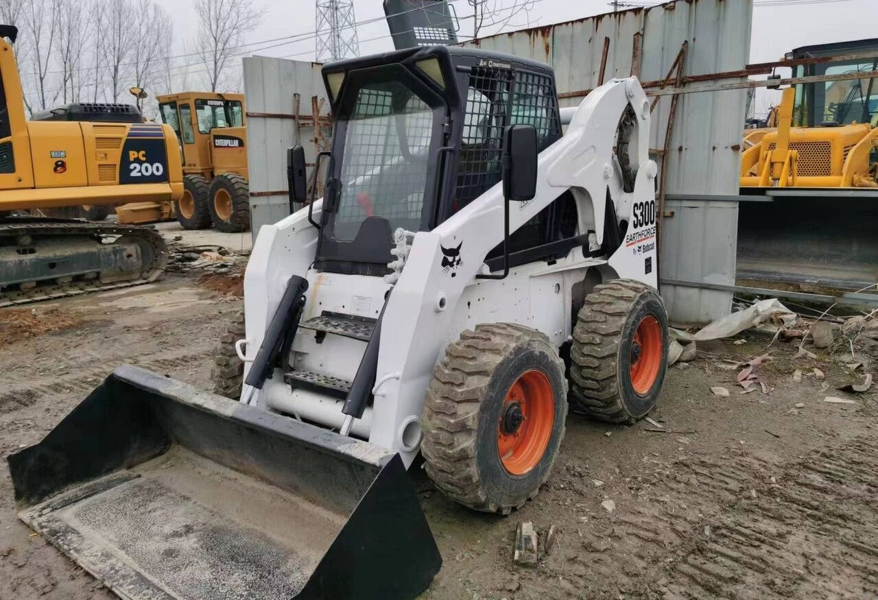 Bobcat S300 - Skid steer loader: picture 1 Bobcat S300 - Skid steer loader: picture 1