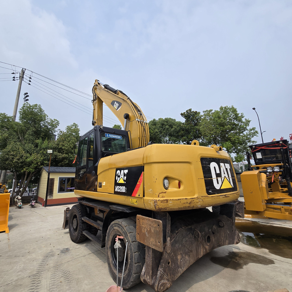 Wheel excavator CAT M320D2: picture 6
