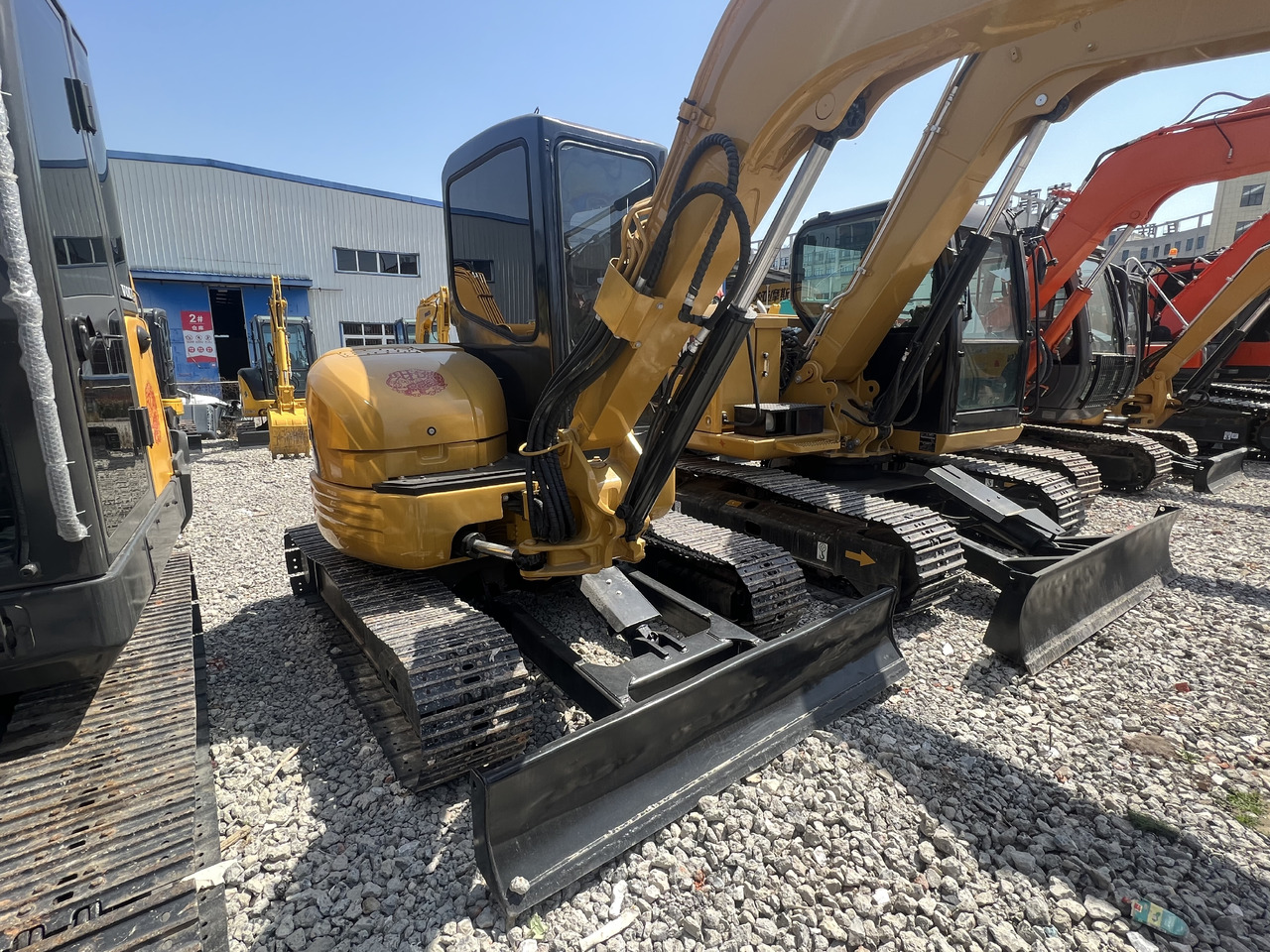 CATERPILLAR 304CR - Mini excavator: picture 1 CATERPILLAR 304CR - Mini excavator: picture 1