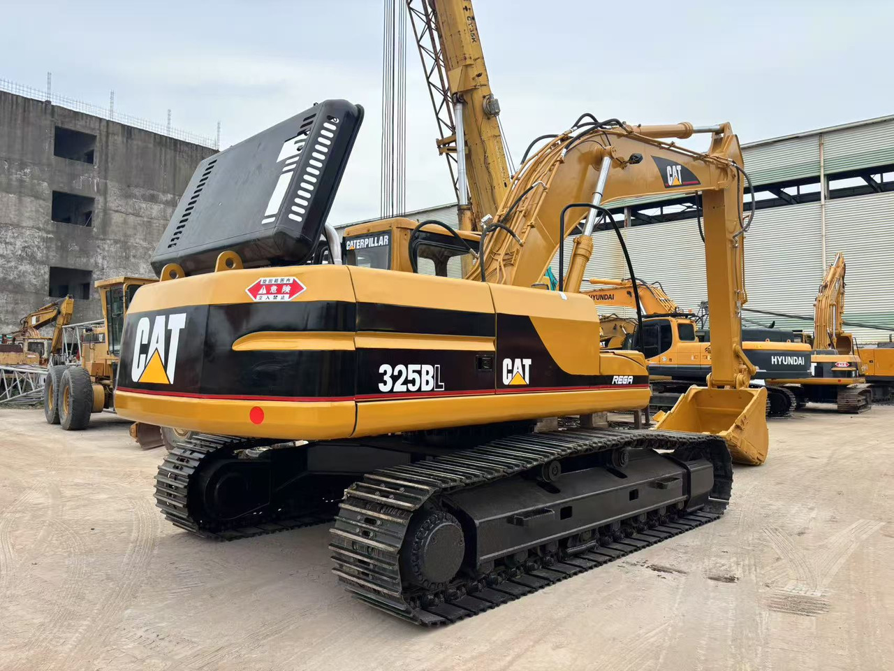 CATERPILLAR 325B - Crawler excavator: picture 1 CATERPILLAR 325B - Crawler excavator: picture 1