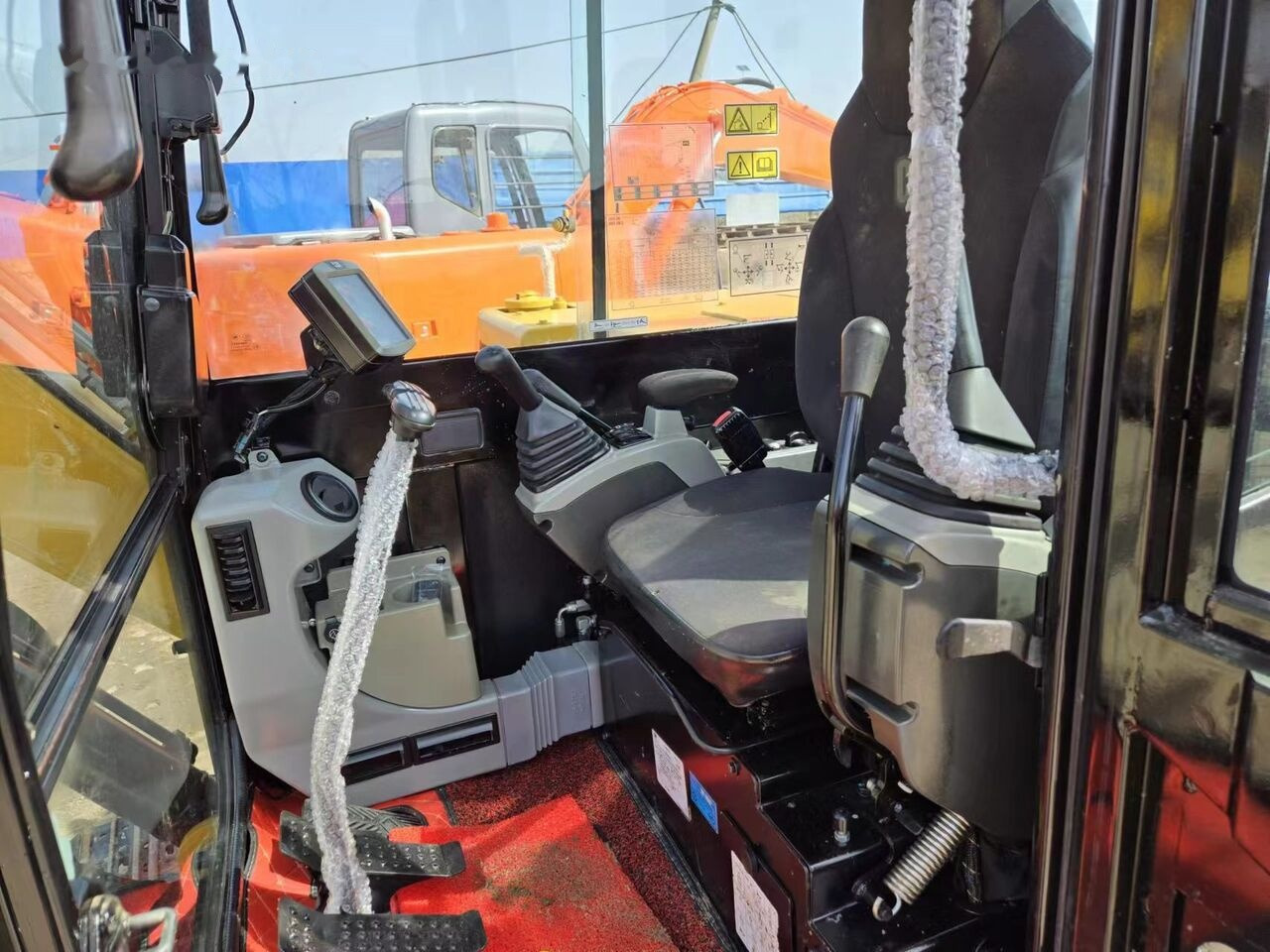 Caterpillar 305.5E - Mini excavator: picture 2 Caterpillar 305.5E - Mini excavator: picture 2