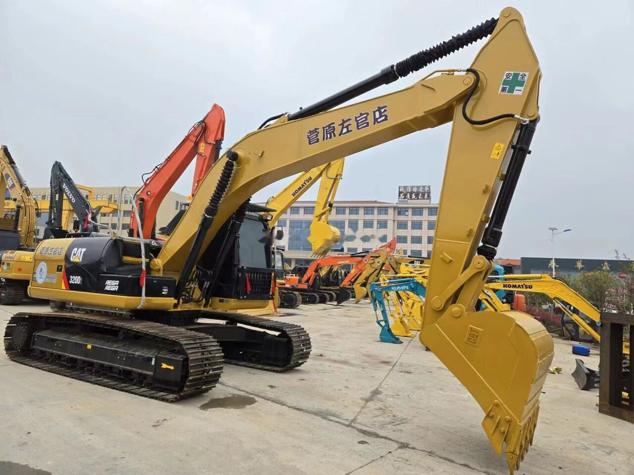 Caterpillar 320D2 - Crawler excavator: picture 3 Caterpillar 320D2 - Crawler excavator: picture 3