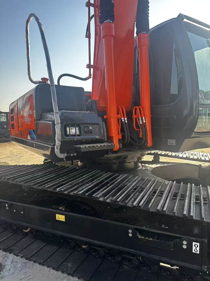 HITACHI ZX210 - Excavator: picture 4 HITACHI ZX210 - Excavator: picture 4