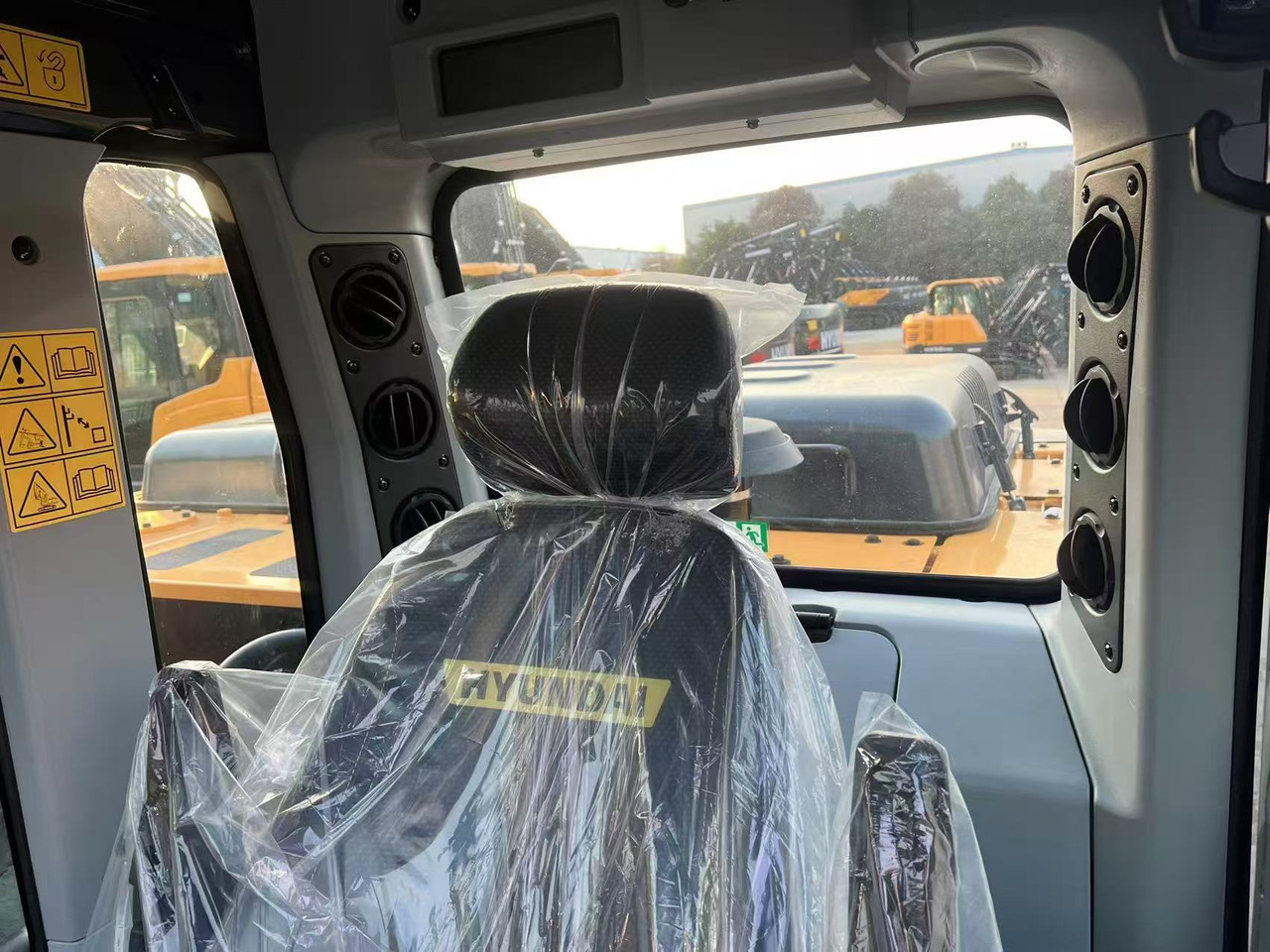 HYUNDAI HX220HD - Crawler excavator: picture 3 HYUNDAI HX220HD - Crawler excavator: picture 3