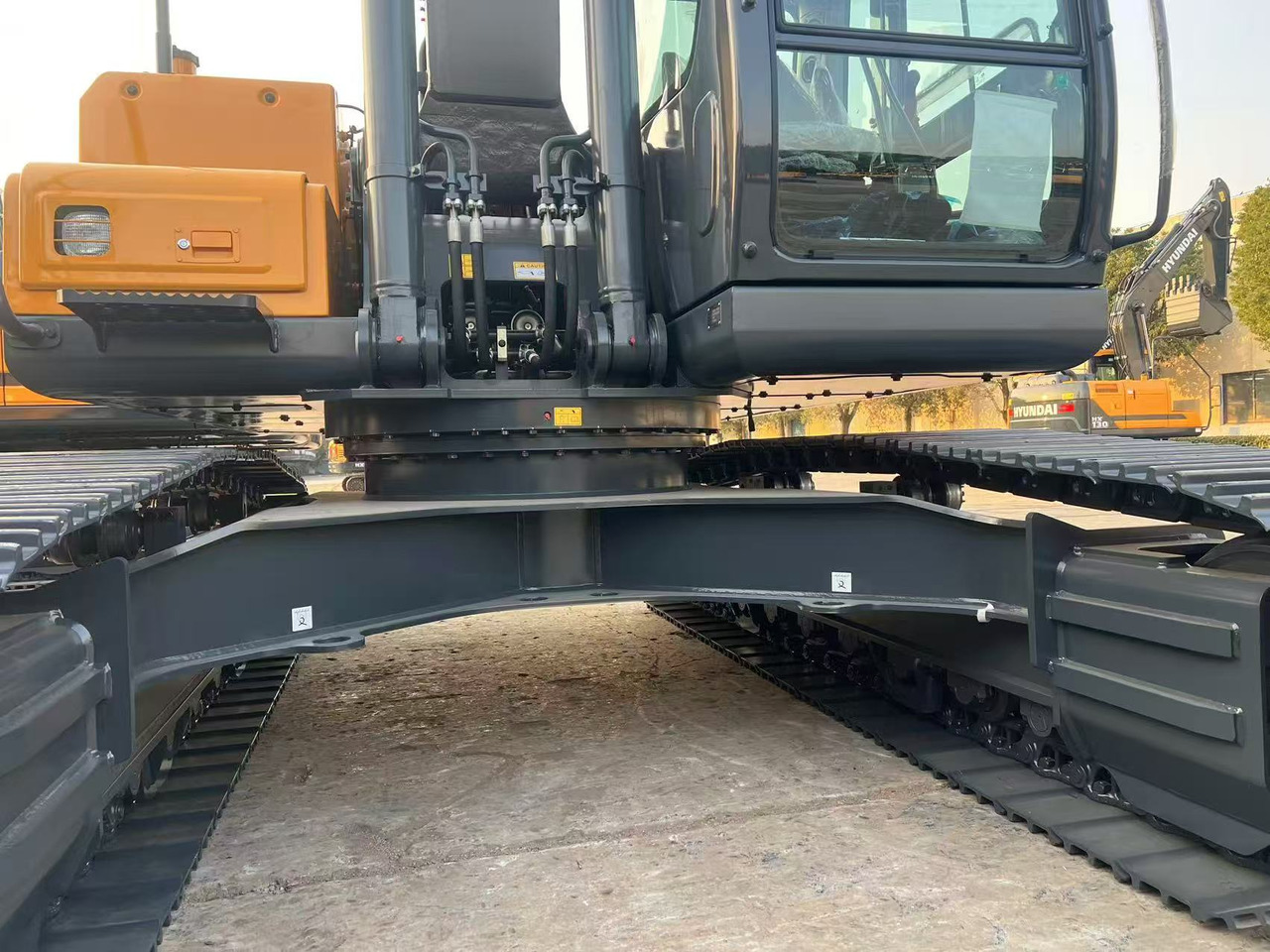 HYUNDAI HX220HD - Crawler excavator: picture 4 HYUNDAI HX220HD - Crawler excavator: picture 4