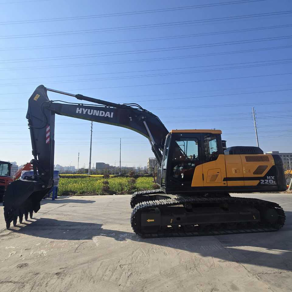 HYUNDAI HX220L - Crawler excavator: picture 1 HYUNDAI HX220L - Crawler excavator: picture 1