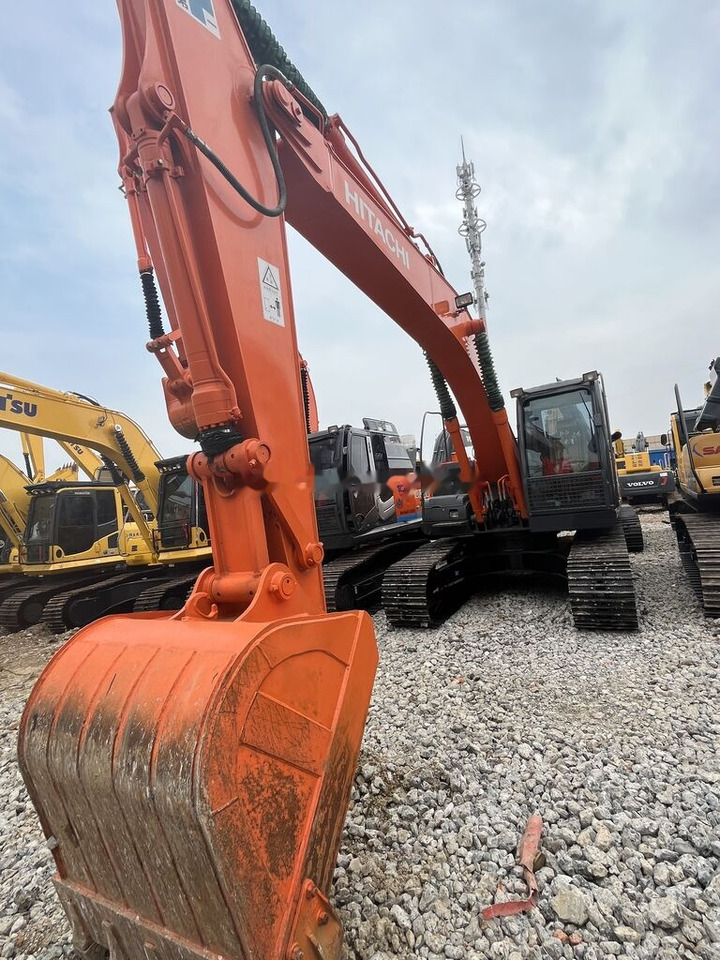 Hitachi ZX200 - Crawler excavator: picture 2 Hitachi ZX200 - Crawler excavator: picture 2