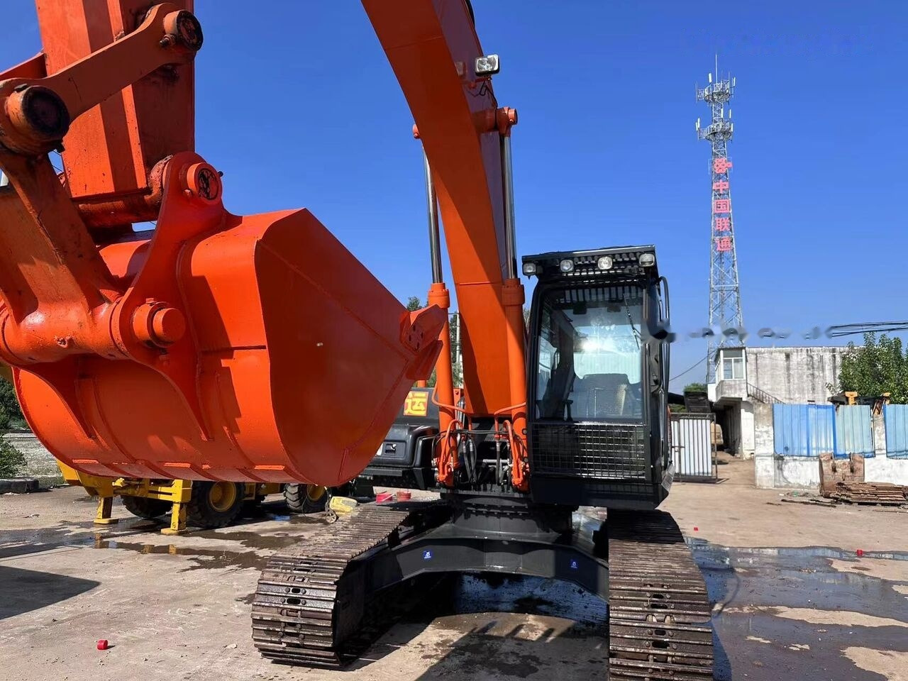 Hitachi ZX240 - Crawler excavator: picture 4 Hitachi ZX240 - Crawler excavator: picture 4