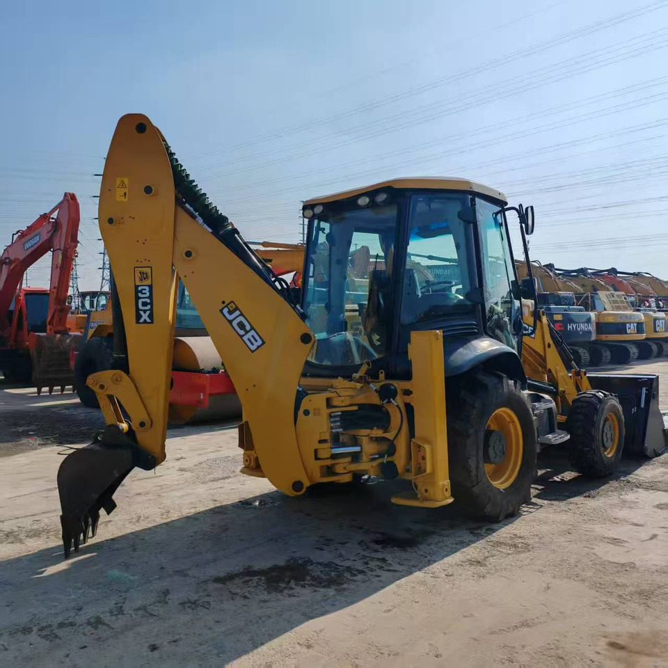 JCB 3CX - Backhoe loader: picture 1 JCB 3CX - Backhoe loader: picture 1