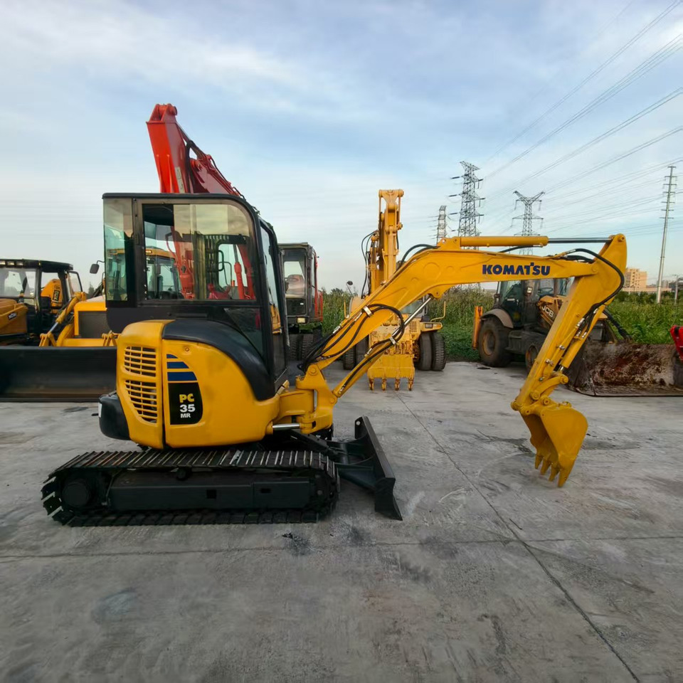 KOMATSU PC35MR - Mini excavator: picture 1 KOMATSU PC35MR - Mini excavator: picture 1