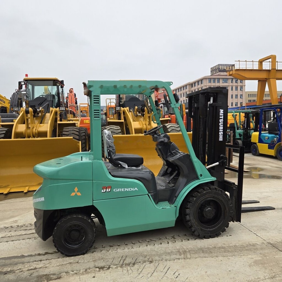 Mitsubishi FD30 - Diesel forklift: picture 2 Mitsubishi FD30 - Diesel forklift: picture 2