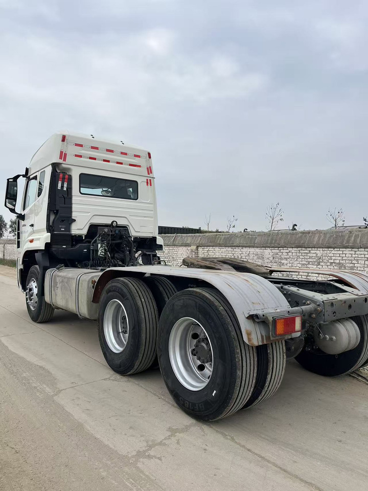 SINOTRUK HOHAN tractor - Tractor unit: picture 4 SINOTRUK HOHAN tractor - Tractor unit: picture 4